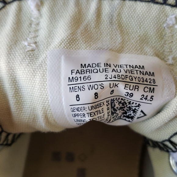 Black low top Converse sneakers - Picture 2 of 3